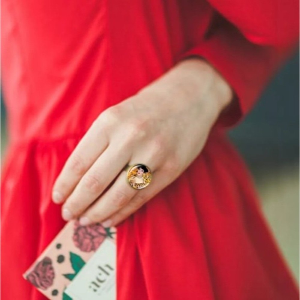 Klimt Famous Paintings Ring, The Kiss - Picture 5 of 5